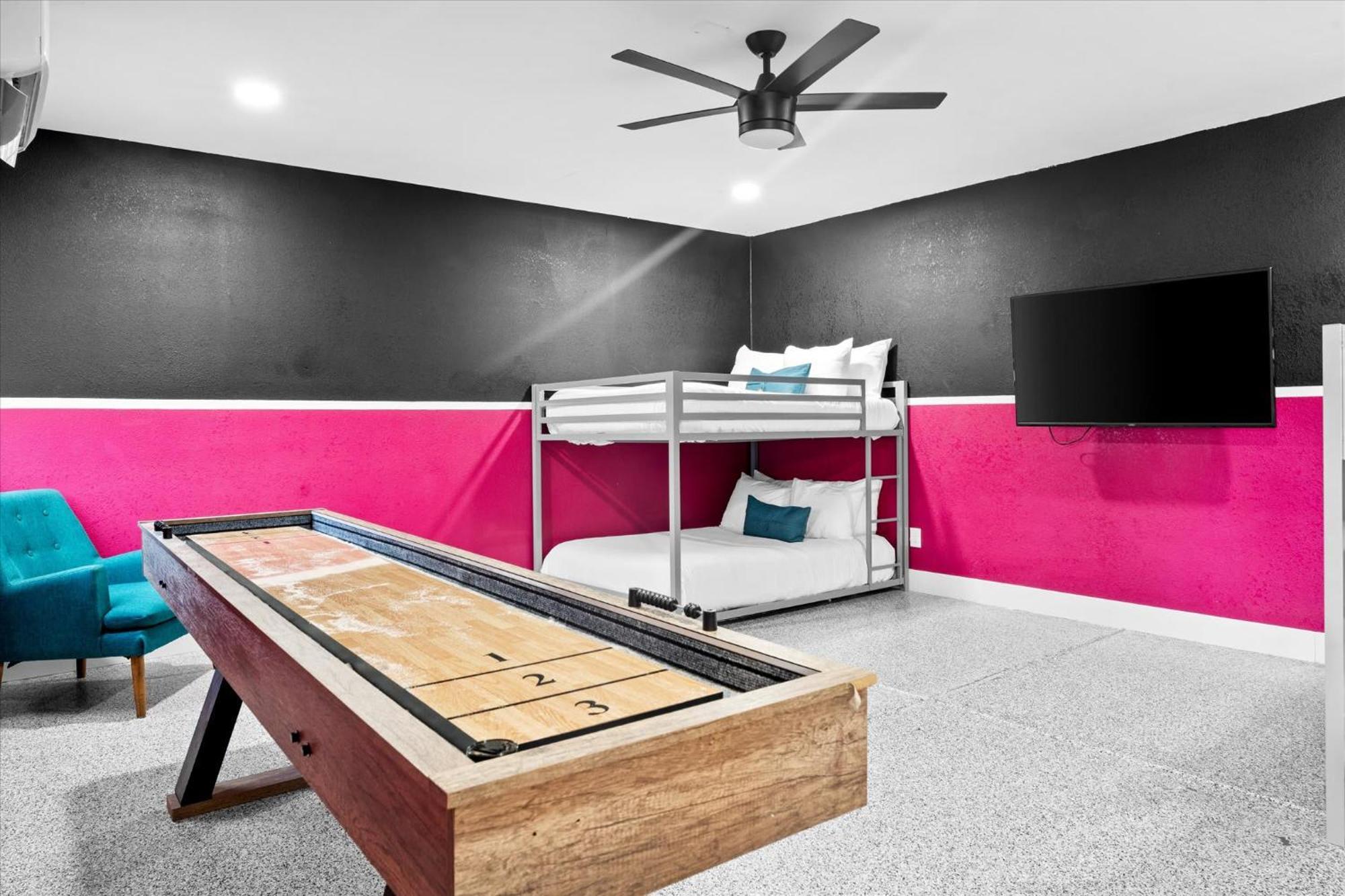 Mini Golf Fire Pit Pool Game Room 챈들러 외부 사진